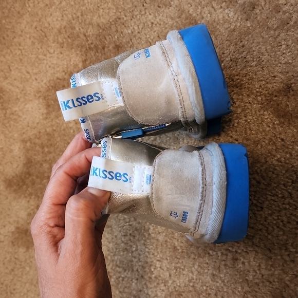 UGG Kids Kisses Neumel Zipper Boots - Picture 6 of 12